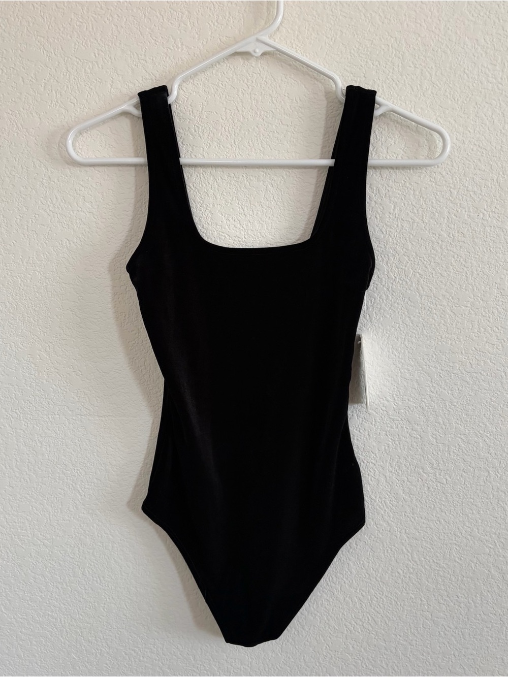 Good American - velvet bodysuit